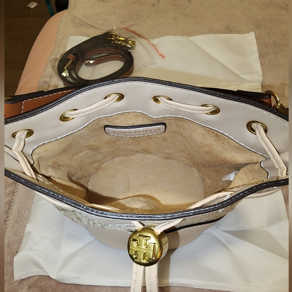 NEW Tory Birch Monogram Bucket Bag - Picture 2 of 5